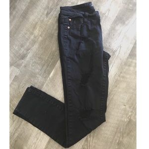 Black distressed skinny jeans